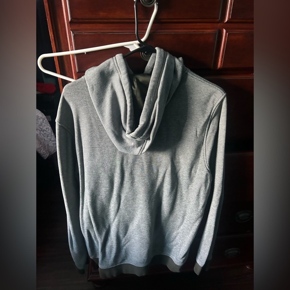 Under Armour Sweater - Picture 10 of 10